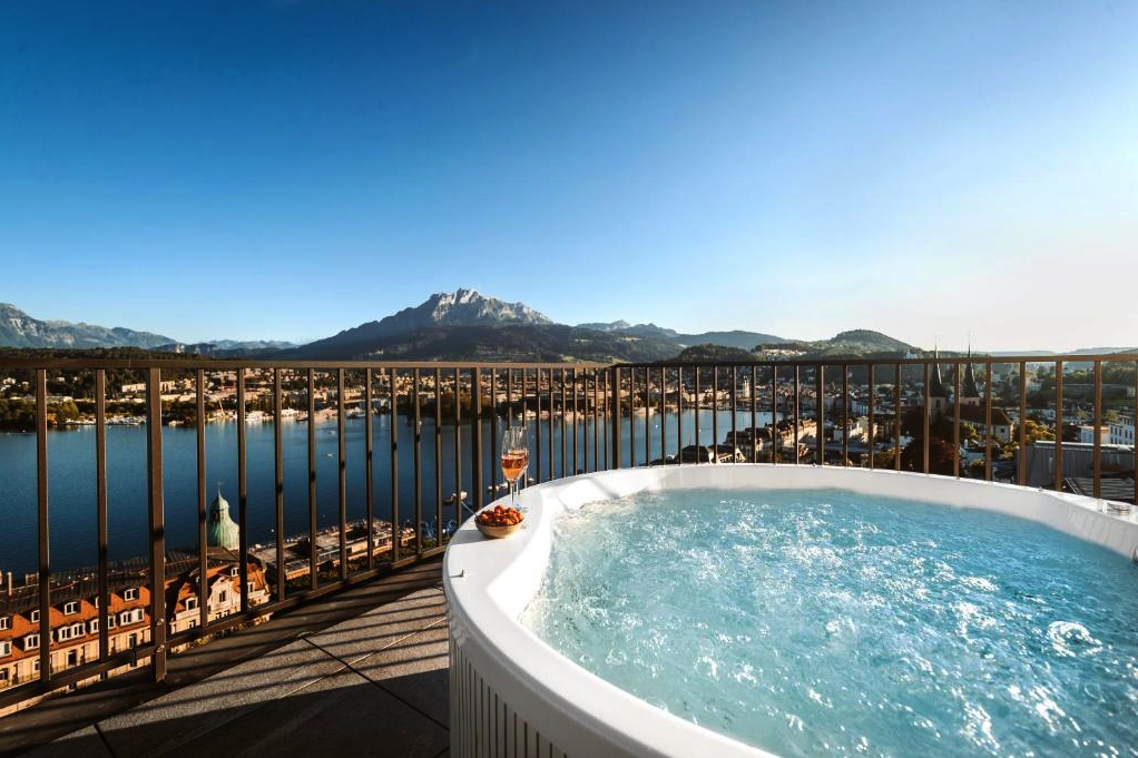 Honeymoon Suites with jacuzzi